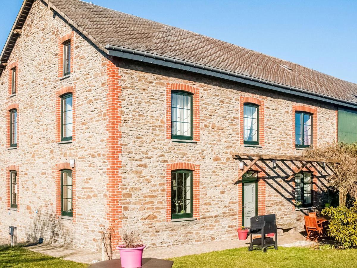 Pretty Farmhouse In Houffalize With Courtyard Eksteriør billede