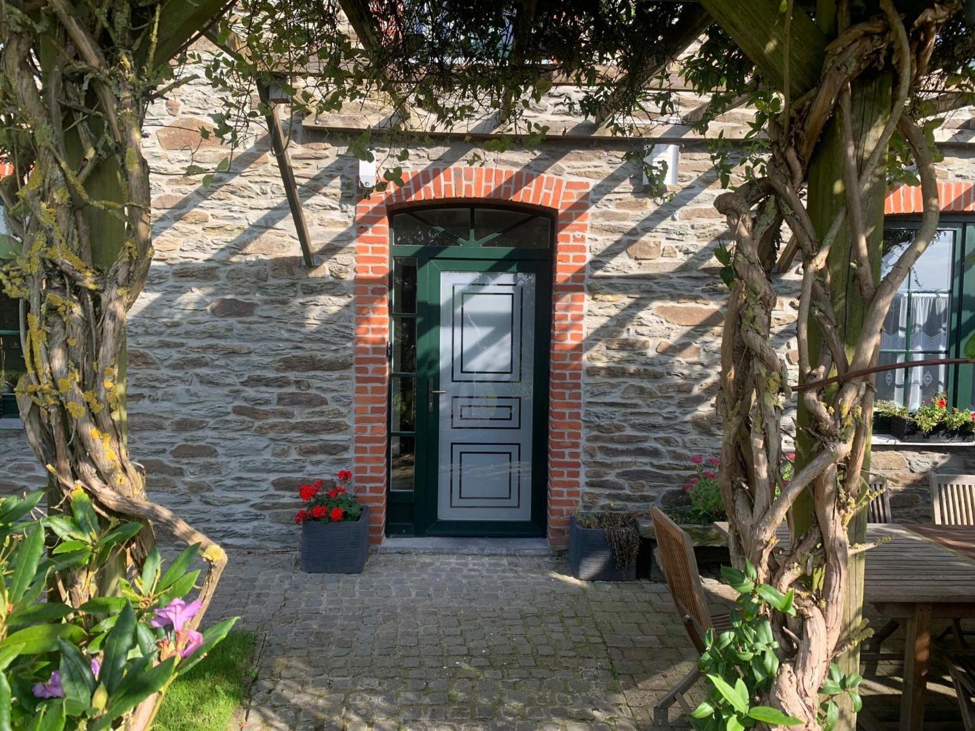 Pretty Farmhouse In Houffalize With Courtyard Eksteriør billede
