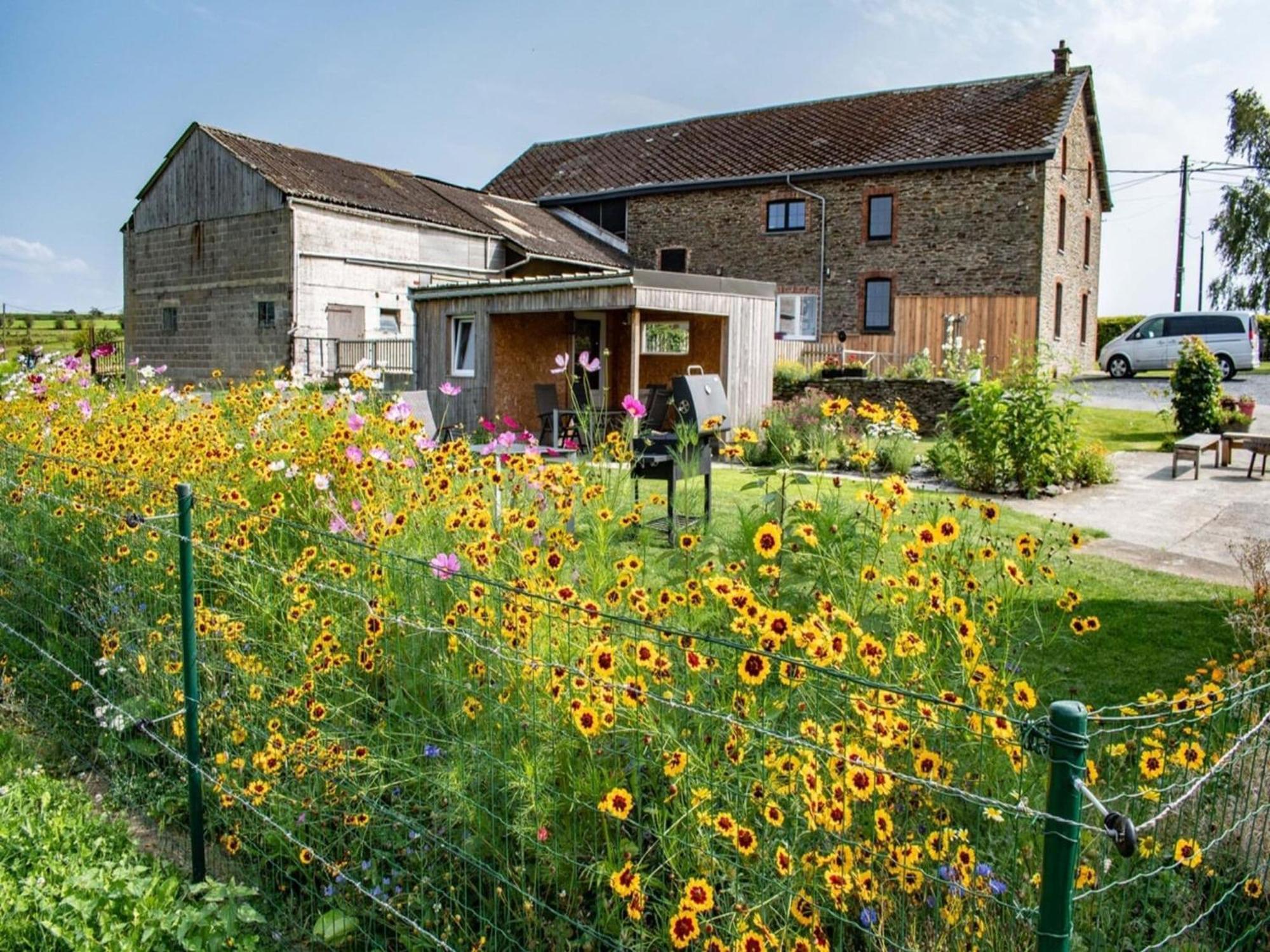 Pretty Farmhouse In Houffalize With Courtyard Eksteriør billede