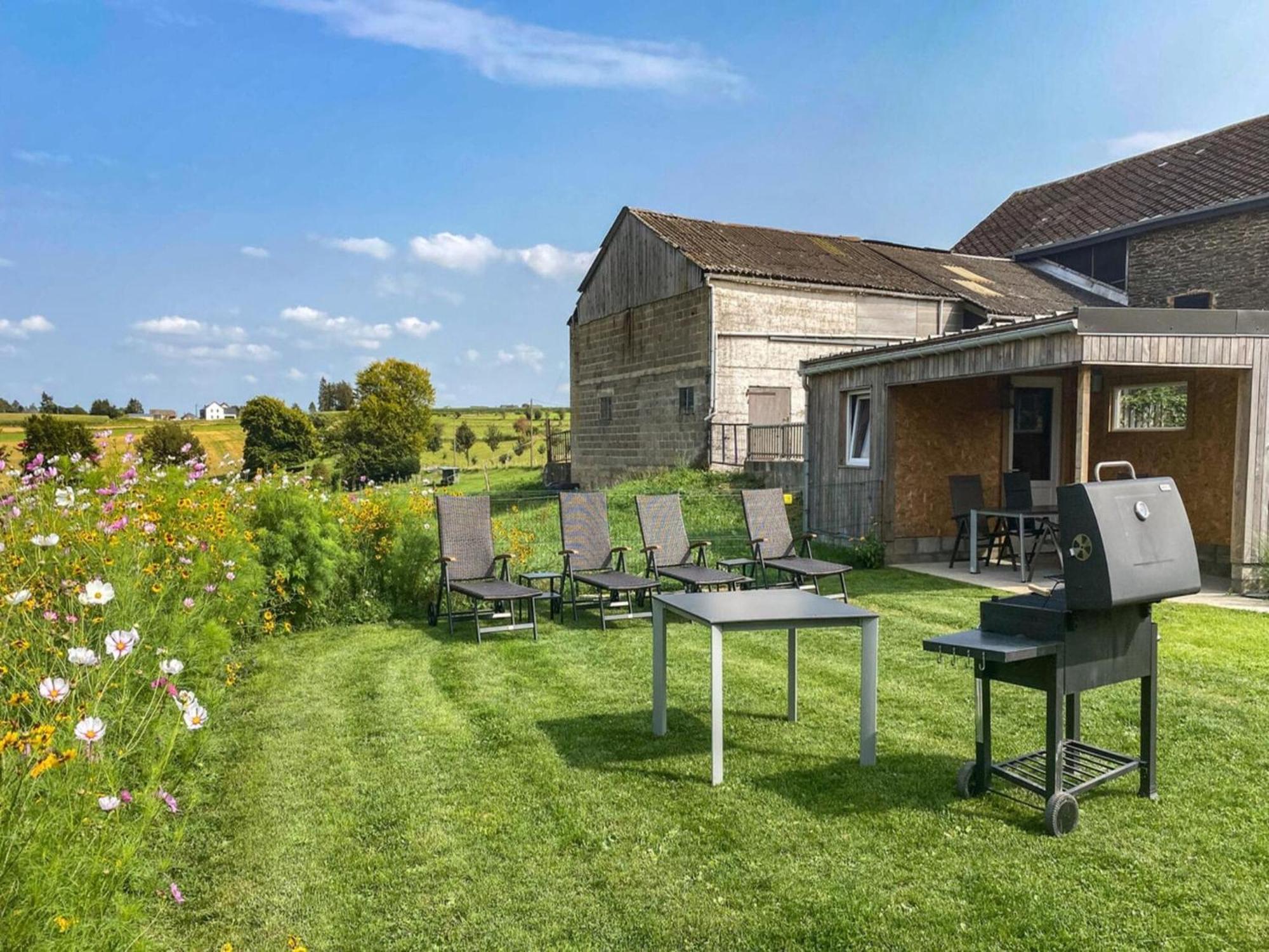 Pretty Farmhouse In Houffalize With Courtyard Eksteriør billede