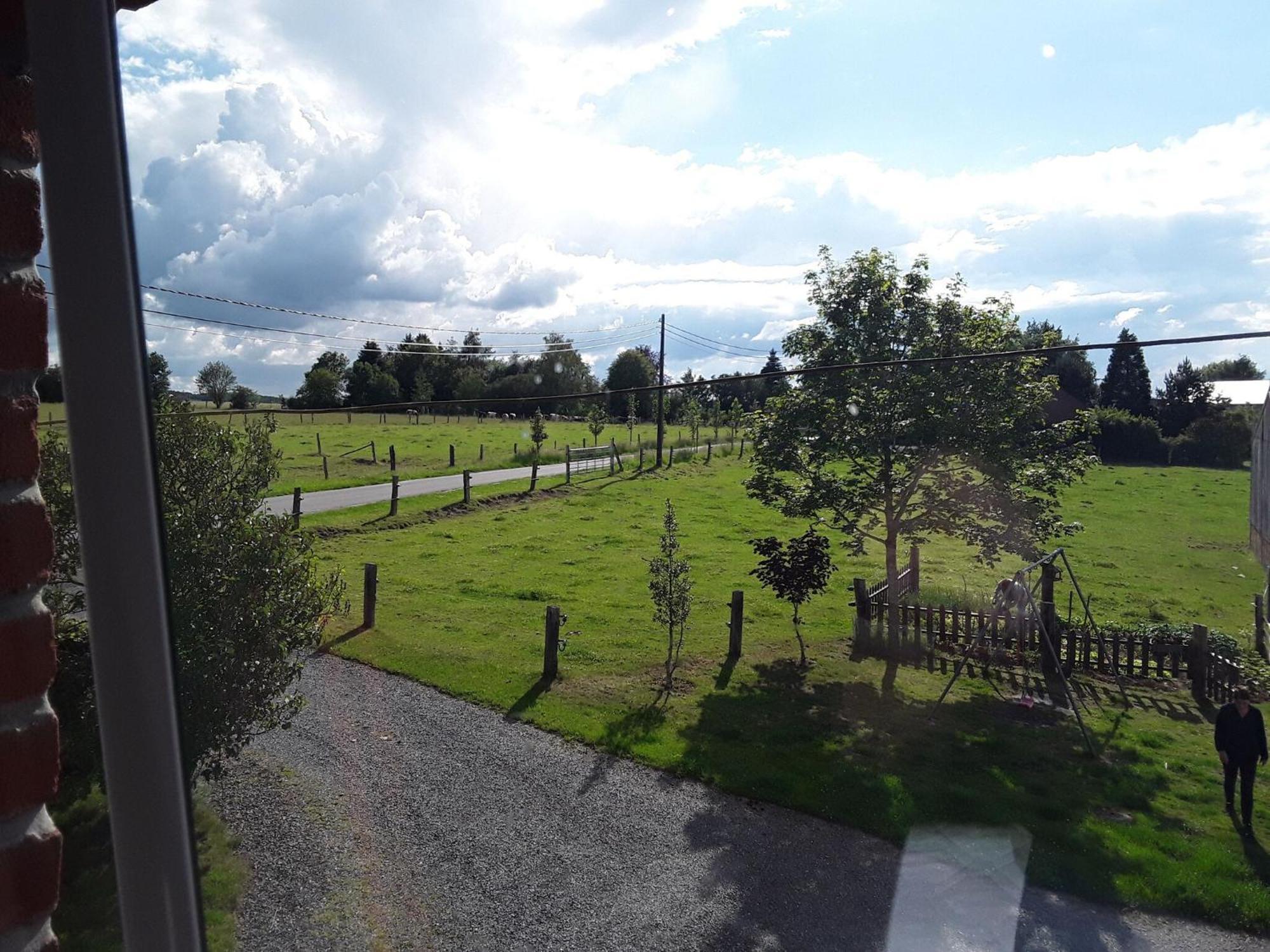 Pretty Farmhouse In Houffalize With Courtyard Eksteriør billede