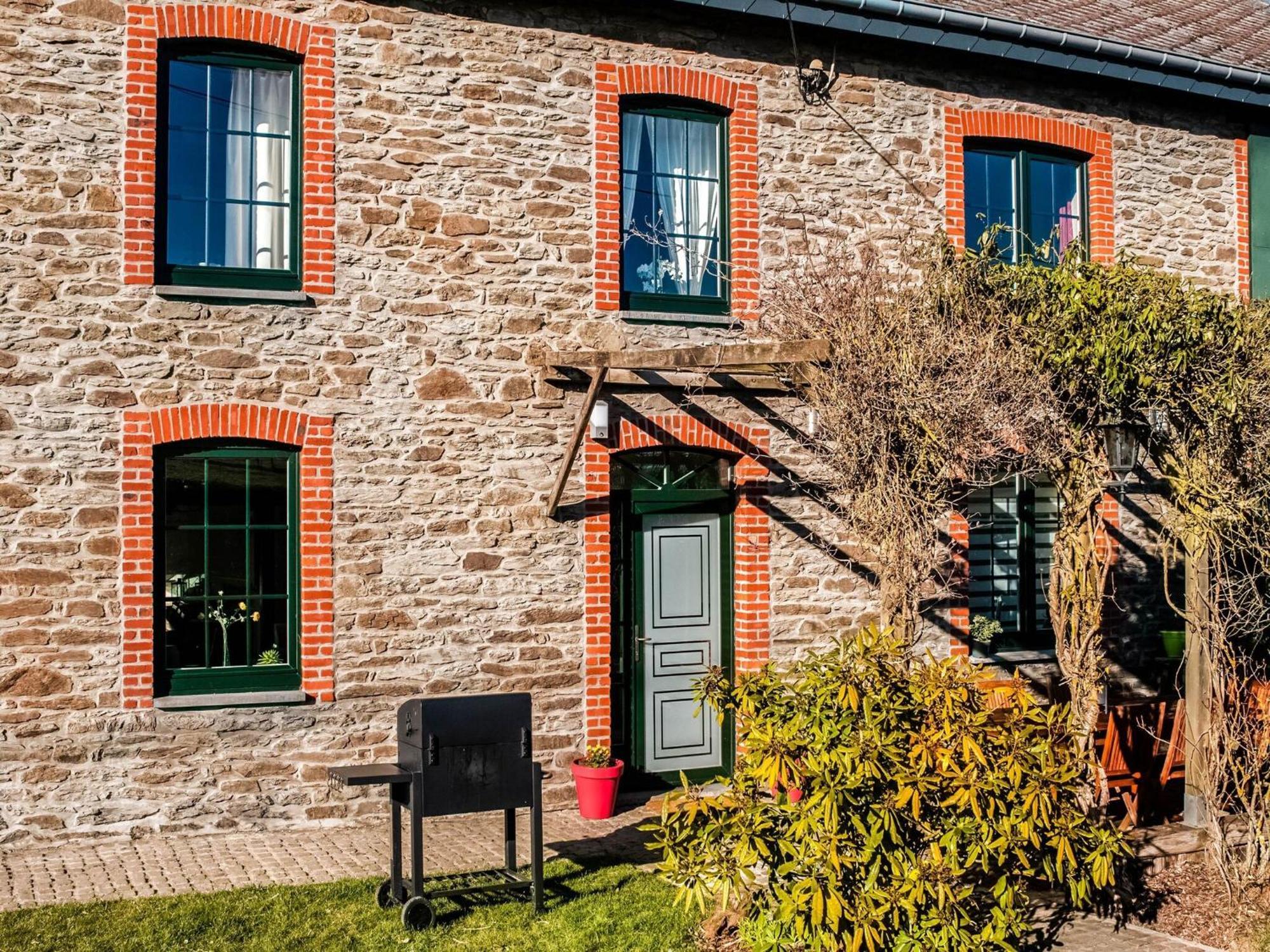 Pretty Farmhouse In Houffalize With Courtyard Eksteriør billede