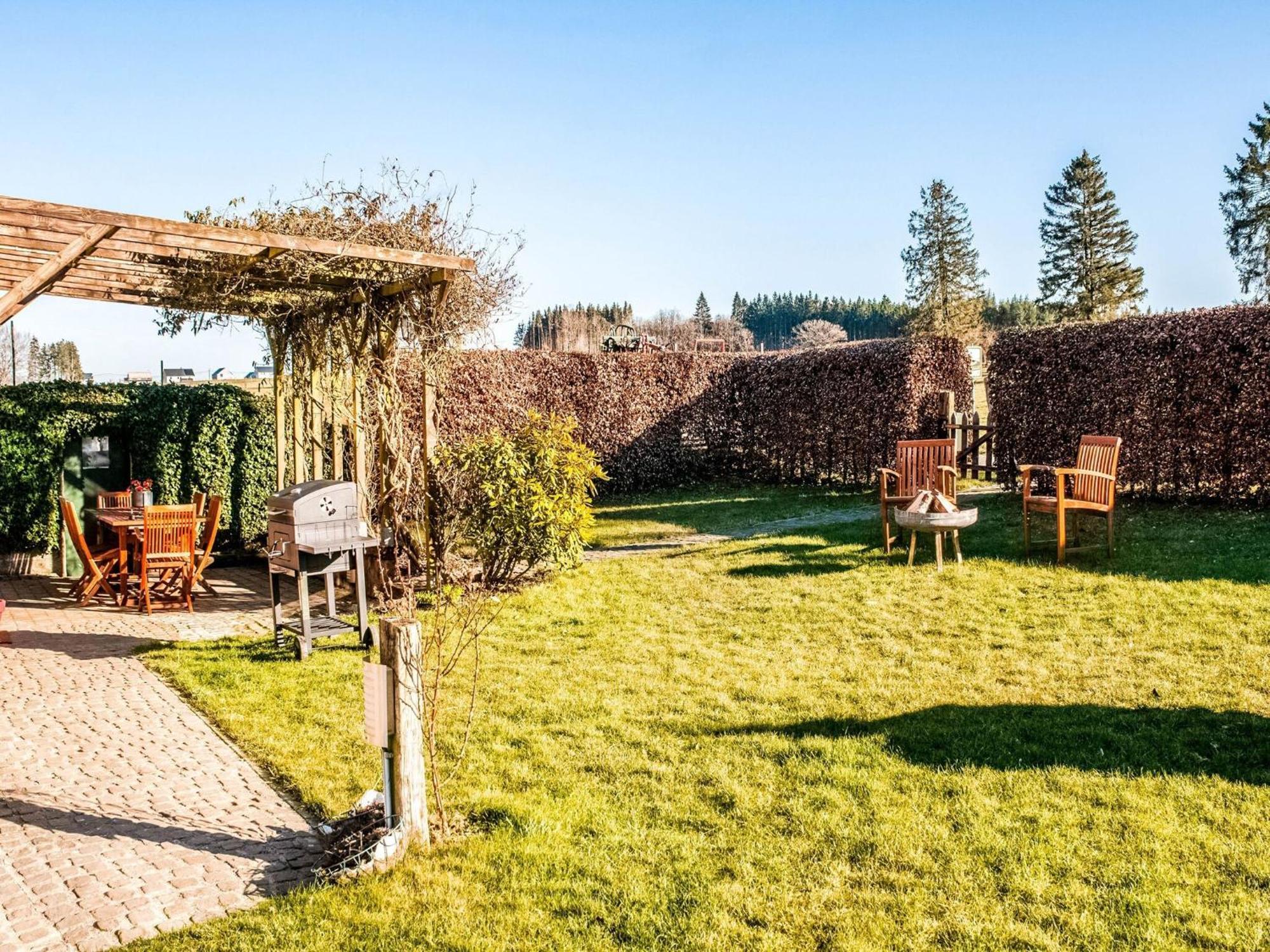 Pretty Farmhouse In Houffalize With Courtyard Eksteriør billede